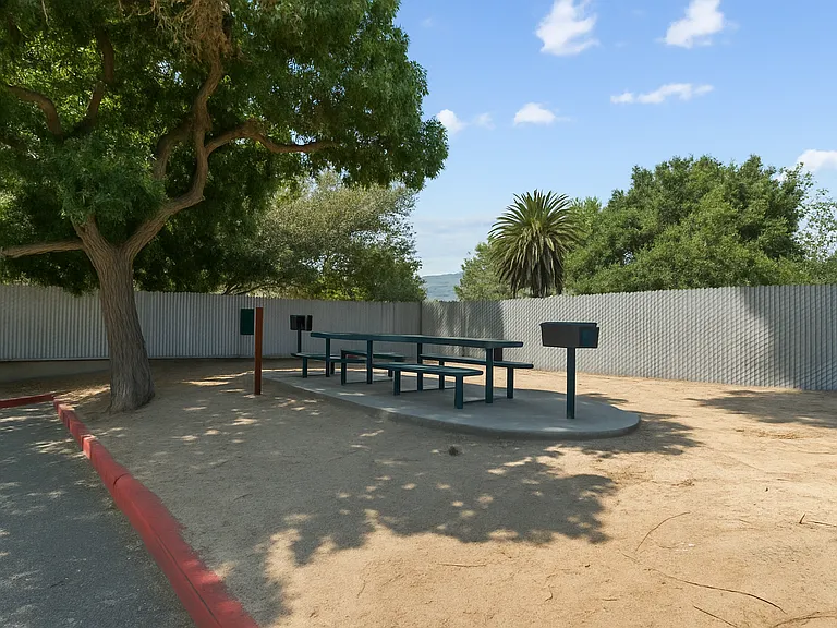 Ivy at Carrillo — Photo 3