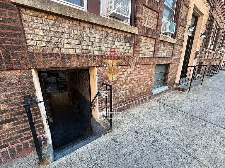 409 54th St #B100 — Photo 2