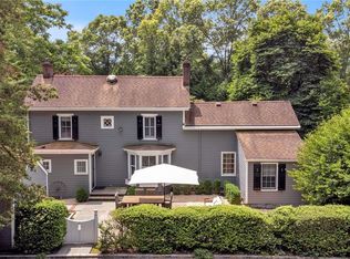 10 Hegemans Ln, Glen Head, NY 11545
