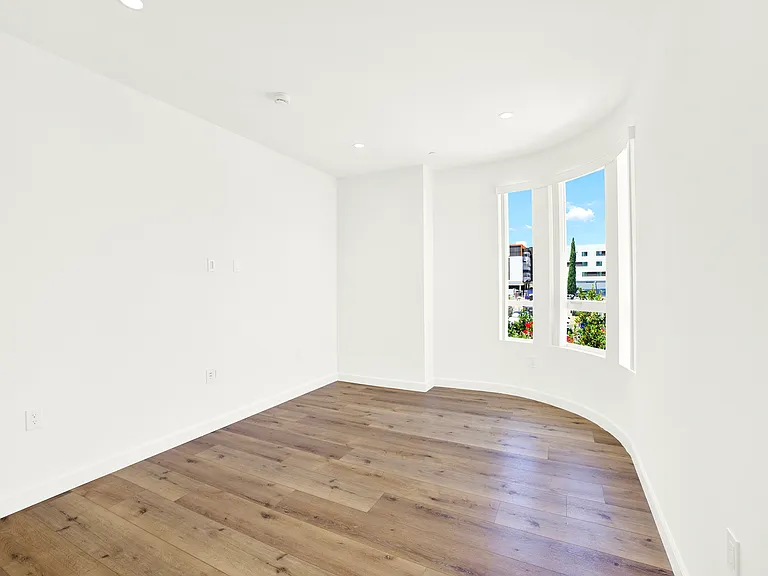 10247 Variel Ave — Photo 25
