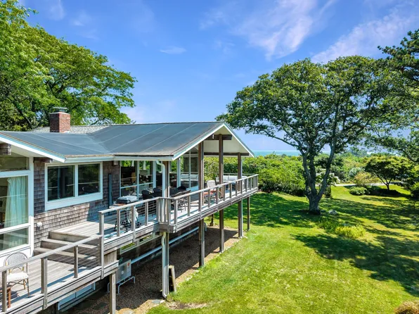 8 Wauwompauque Trl, Chilmark, MA 02535