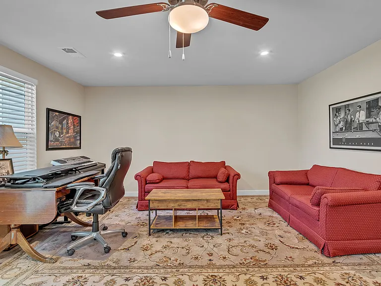 589 Westport St — Photo 31