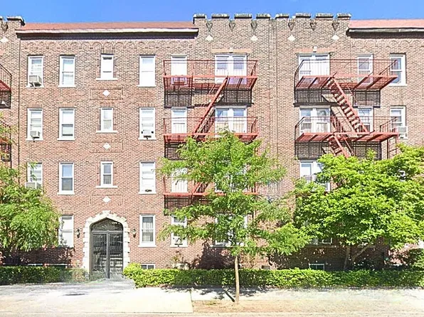 45-20 43rd St APT 2F, Queens, NY 11104