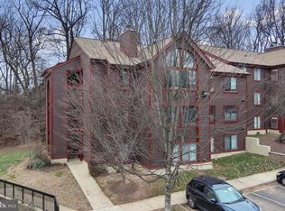 2806 Lee Oaks Pl APT 202, Falls Church, VA 22046