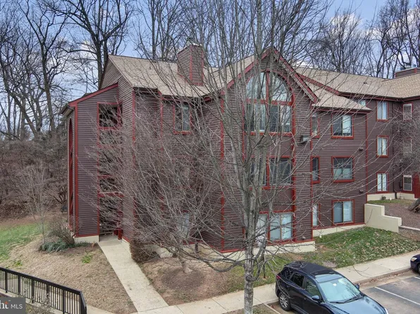 2806 Lee Oaks Pl APT 202, Falls Church, VA 22046