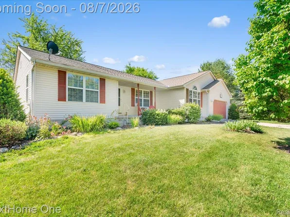 6260 Faussett Rd, Howell, MI 48855