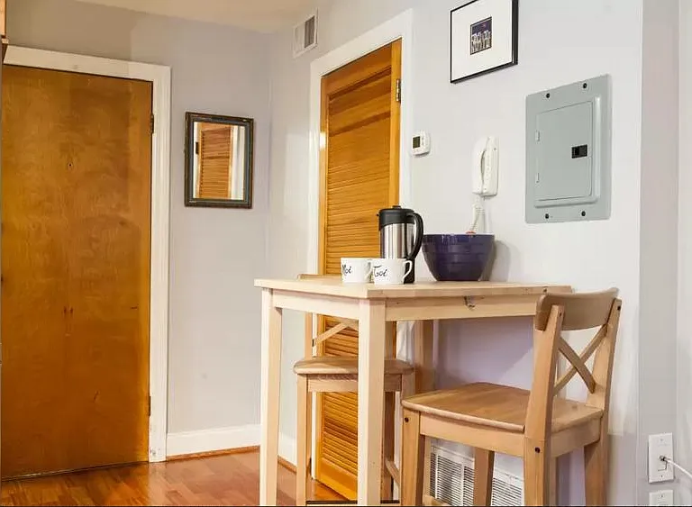 902 Pine St #1R — Photo 10