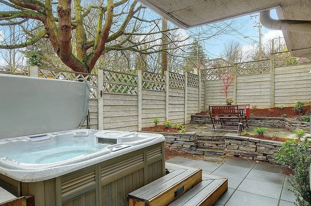 3 bed, 3.5 bath, 1635 sqft, $4,050 — Photo 2