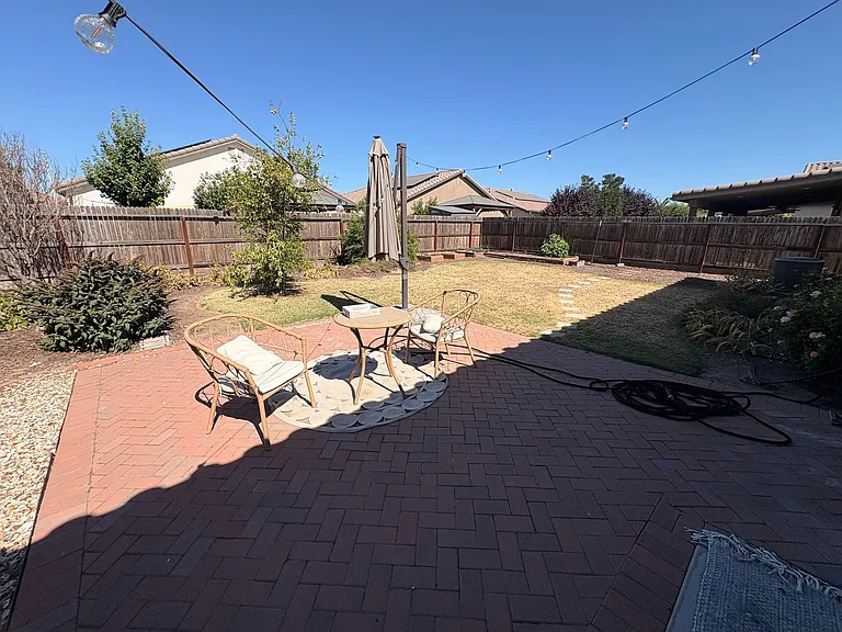 1121 S Manzanita St — Photo 12