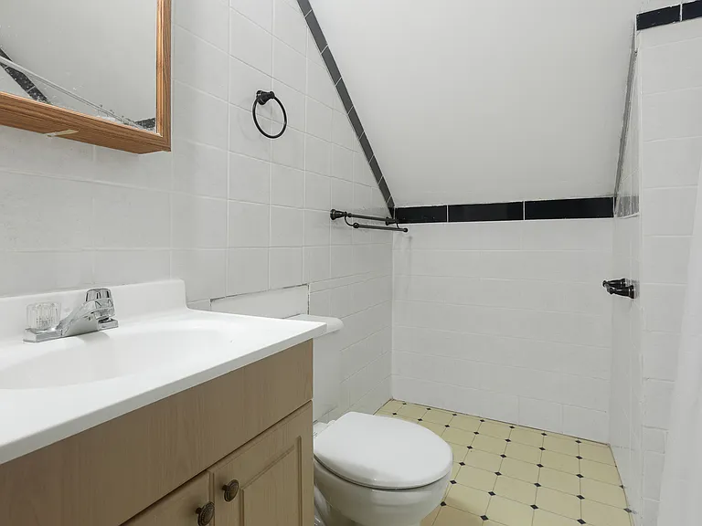 38 Marlborough Ave — Photo 8