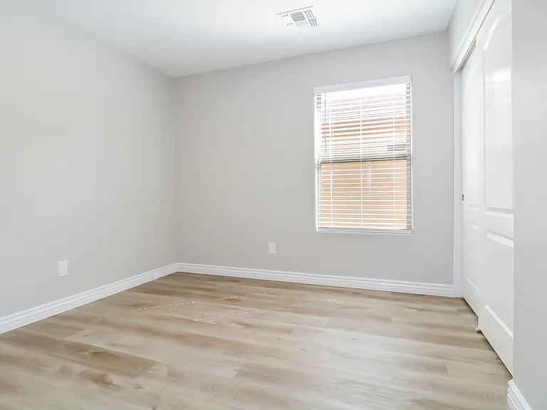 12424 W San Miguel Ave — Photo 7