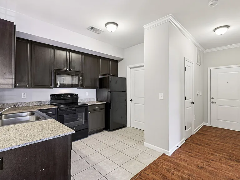 Cumberland Trace Village Apartments — Photo 33
