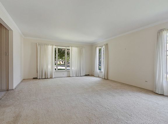 4th image of 27 Oak Trail Ct