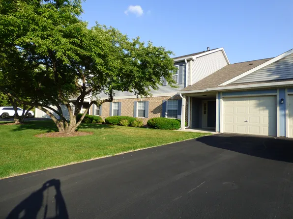 406 Woodview Cir APT B, Elgin, IL 60120
