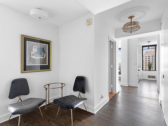 4th image of 300 E 93rd St #27DE