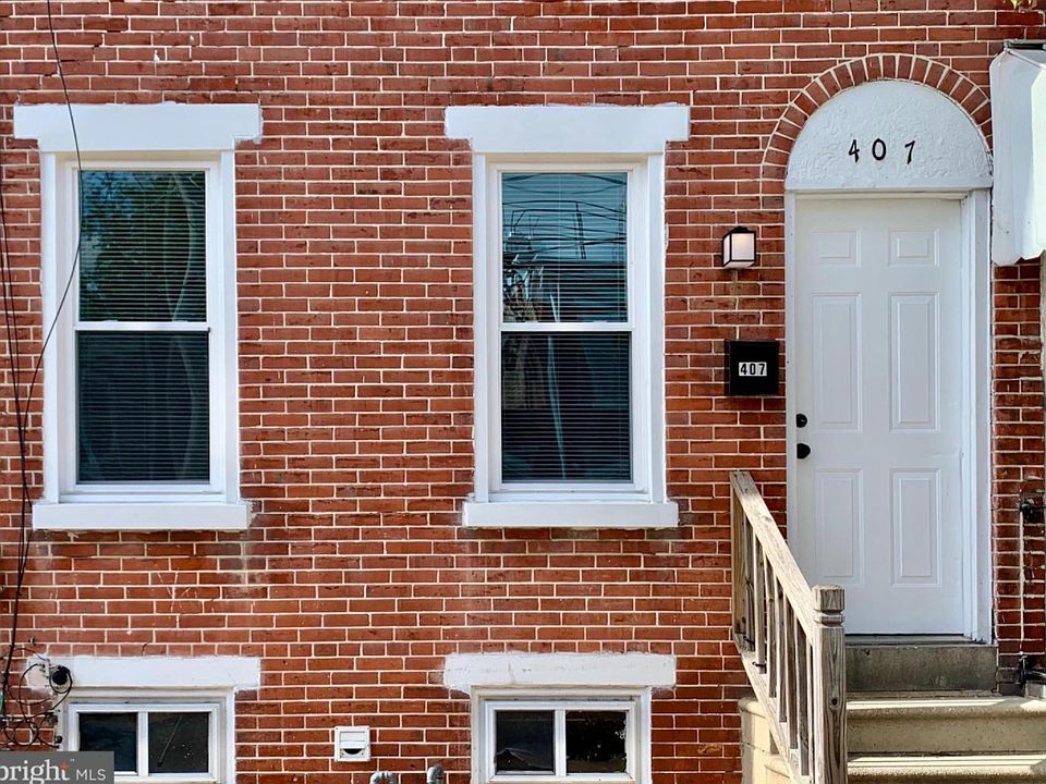 1st image of 407 S Van Buren St