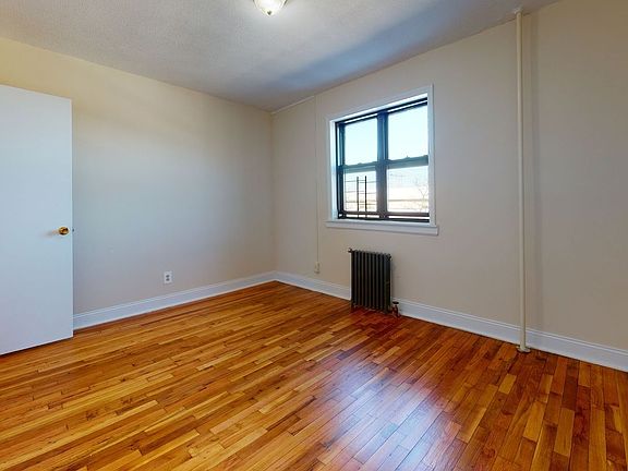4th image of 20-34 Crescent St #4B