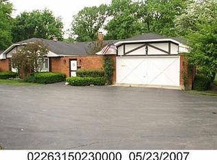 1 Prestwick Ln, Rolling Meadows, IL 60008