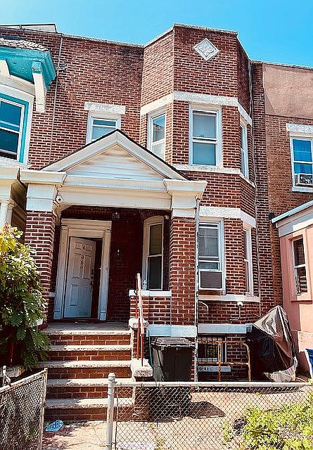 1st image of 360 E 26th St