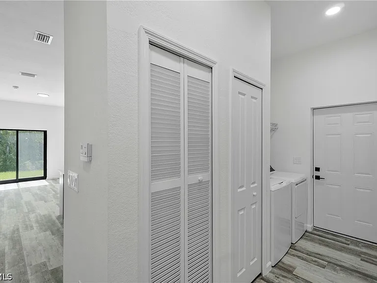 603 Hawthorne Ave S — Photo 16