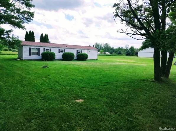 57 W Murphy Lake Rd, Mayville, MI 48744