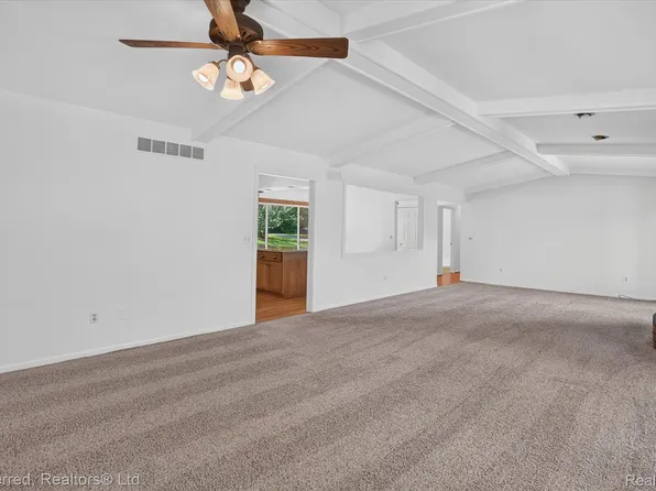 5524 Lawrence Ct, Pinckney, MI 48169