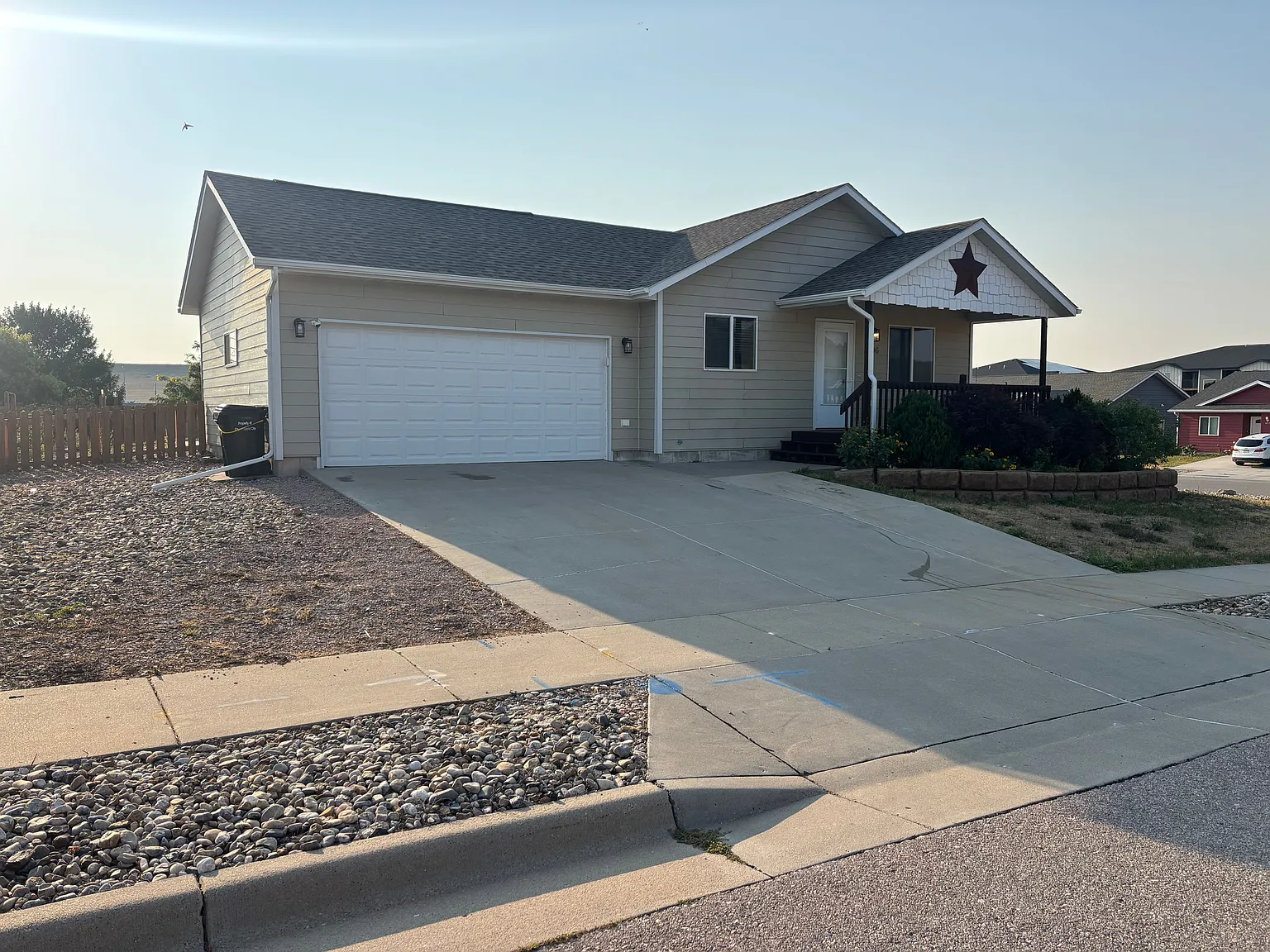 5 bed, 2080 sqft, $2,400 — Photo 1