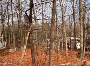 172 Granite Dr, Greentown, PA 18426