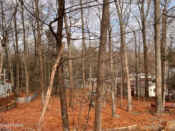 172 Granite Dr, Greentown, PA 18426