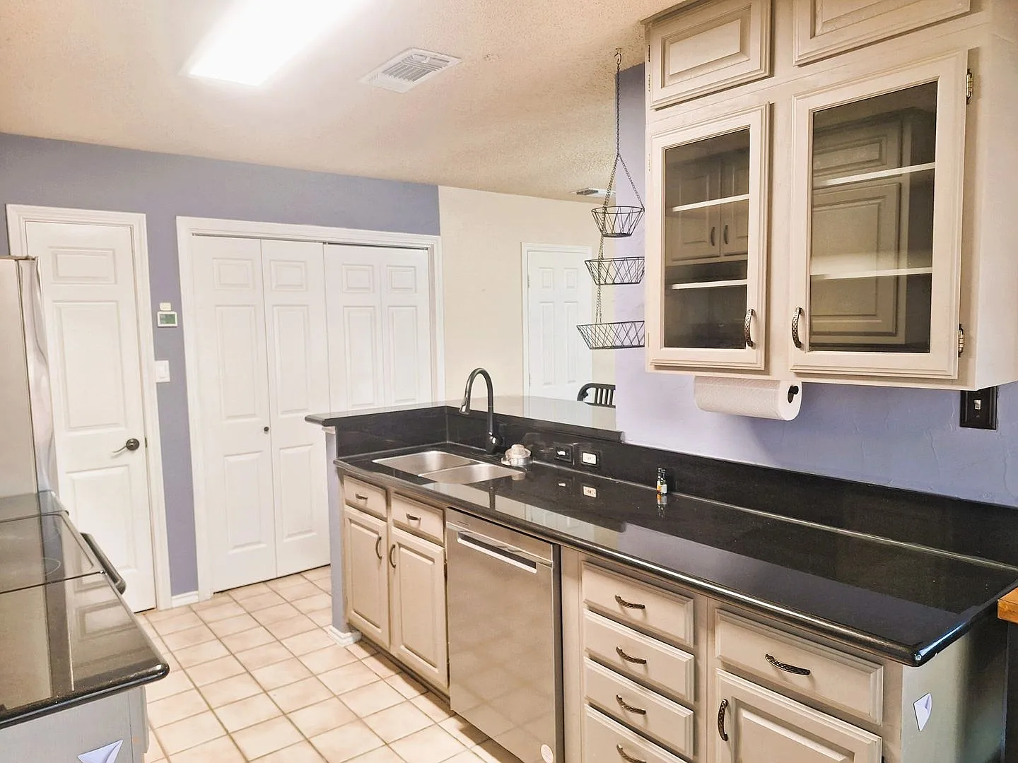 Charming 2-Bedroom Condo in Desirable Riverwalk Community — Photo 4