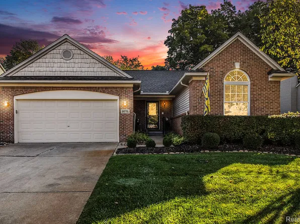 9771 Tioga Trl, Pinckney, MI 48169