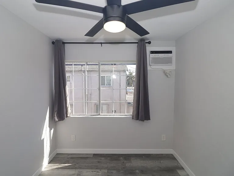 4239 Swift Ave — Photo 18