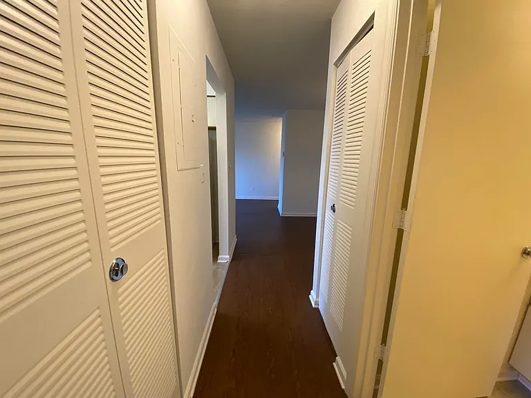Princeton Circle West Apartments — Photo 19