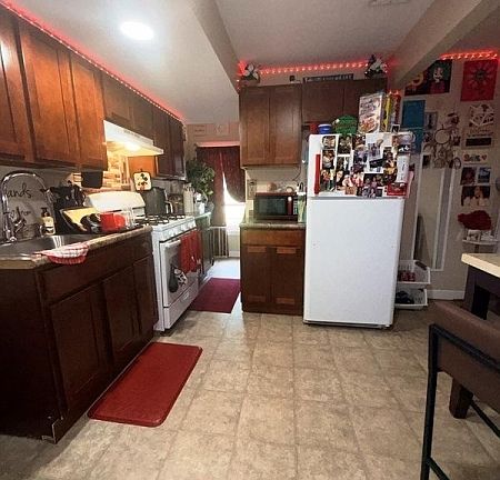 3rd image of 562 Summer St