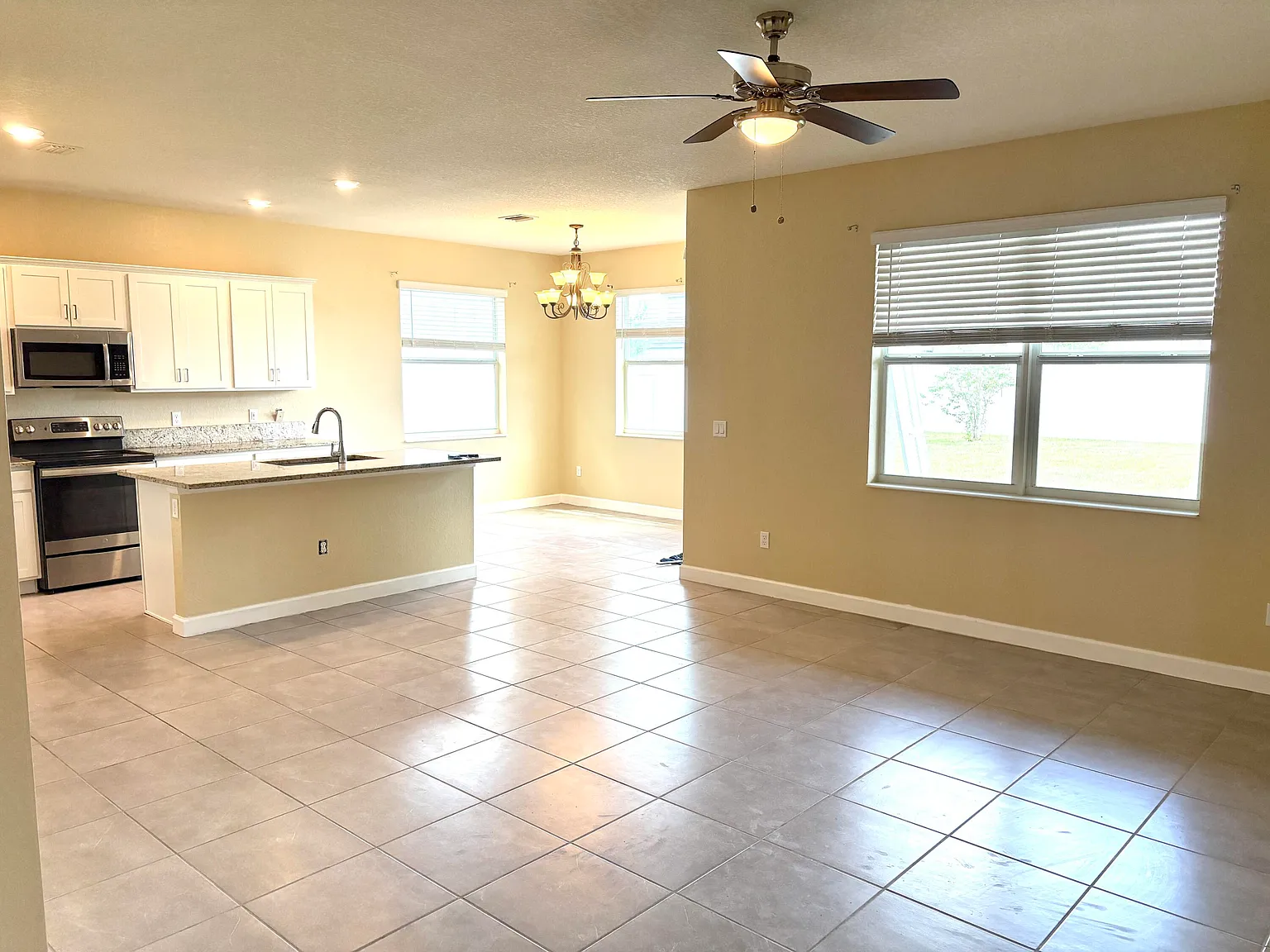 4 bed, 2.5 bath, 2211 sqft, $2,800 — Photo 2