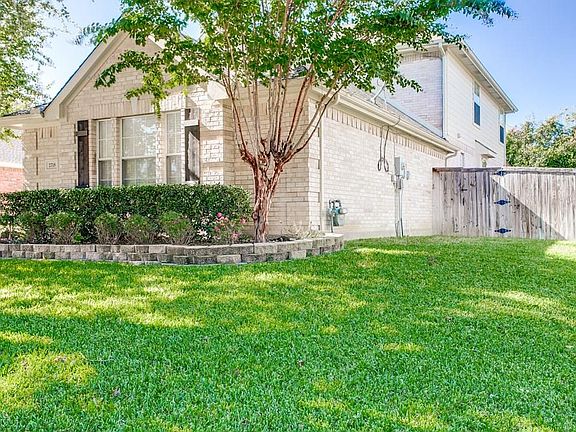 3rd image of 2718 Parkside Ln