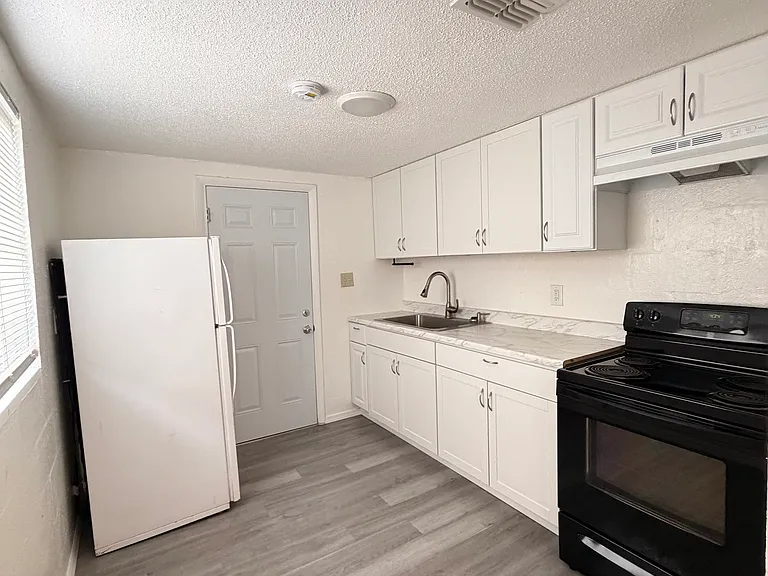 301 SW 3rd Ter #301 — Photo 8