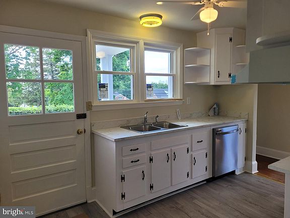 3rd image of 110 N Main St