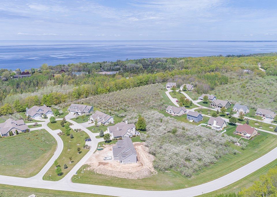 2nd image of 4574 Shinnecock Ct