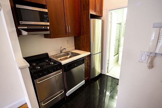 2nd image of 76 Saint Marks Pl #Ba