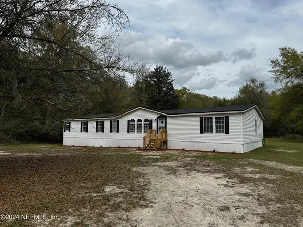 156 TANNER SCHOOL BUS Road, Florahome, FL 32140