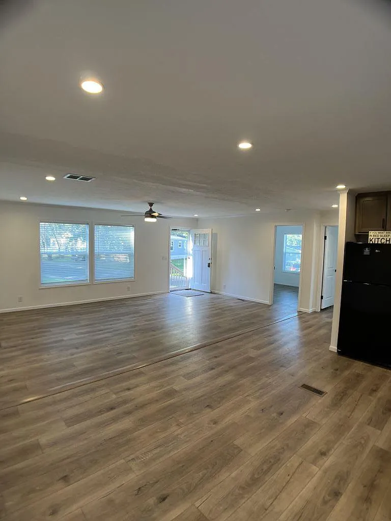 3 bed, 2.0 bath, 1251 sqft, $1,850 — Photo 3