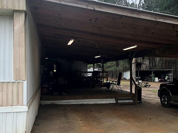 3rd image of 407 Highland Cir