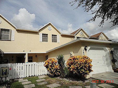 1st image of 2804 Maplewood Dr