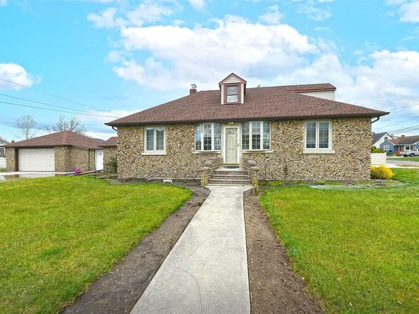 250 S Bayview Avenue, Amityville, NY 11701