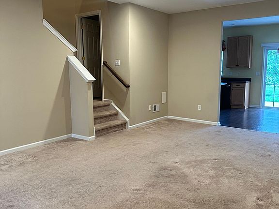 4th image of 913 Lansdowne Rd