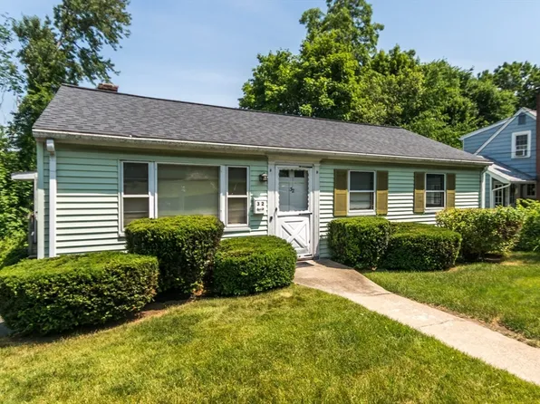 32 Villa St, Waltham, MA 02453