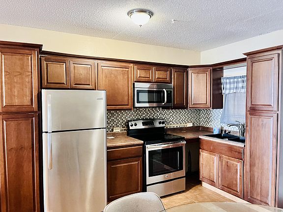 2nd image of 104 Saint John Qu