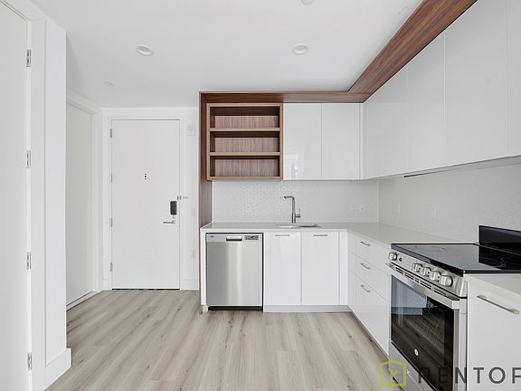 2nd image of 224 E 135th St #2008N