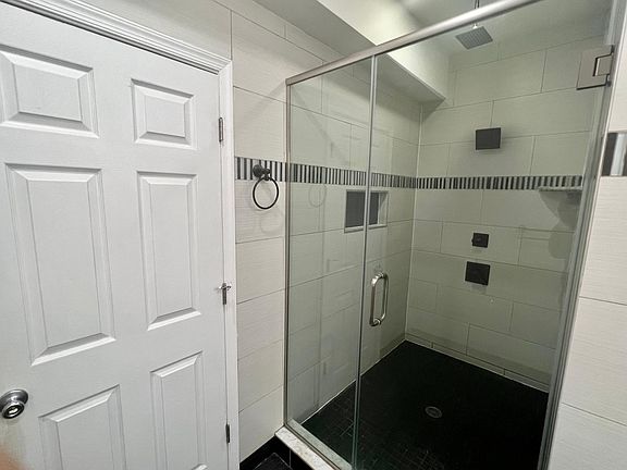 4th image of 1211 Noble St #2A